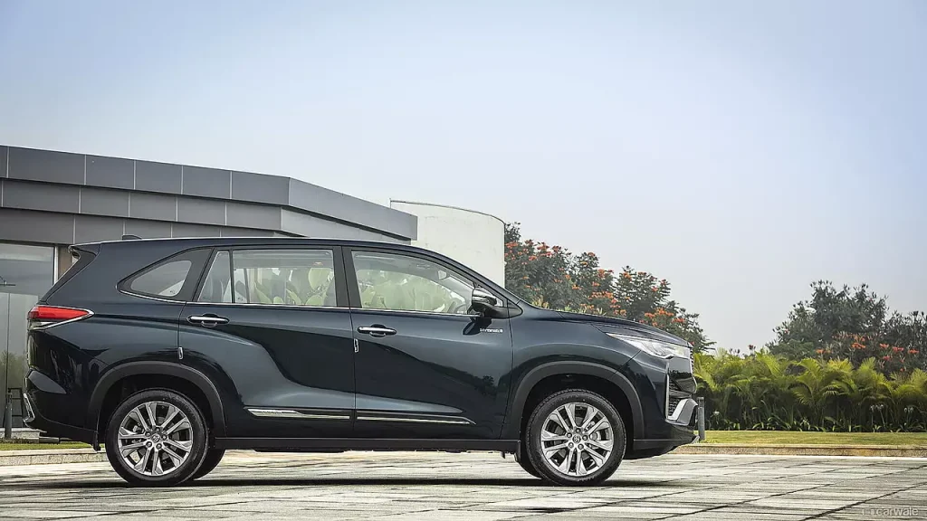 বাজারে এল Maruti Suzuki-র ফ্ল্যাগশিপ SUV, নেটিজেনরা বলছেন Suzuki -র Innova Hycross! জানুন বিস্তারিত বাজারে এল Maruti Suzuki-র ফ্ল্যাগশিপ SUV, নেটিজেনরা বলছেন Suzuki -র Innova Hycross! জানুন বিস্তারিত