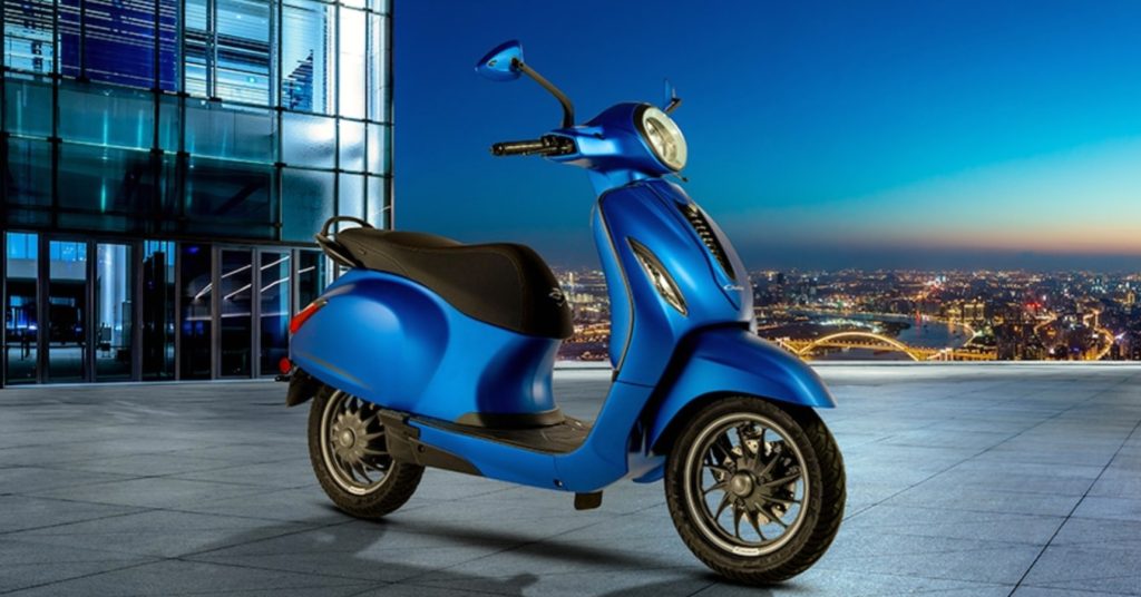 Ola, Ather-কে ধরাশায়ী করতে আসছে Bajaj-র এই স্কুটার, ফুল চার্জে মাইলেজ দেবে 90 কিলোমিটার Ola, Ather-কে ধরাশায়ী করতে আসছে Bajaj-র এই স্কুটার, ফুল চার্জে মাইলেজ দেবে 90 কিলোমিটার