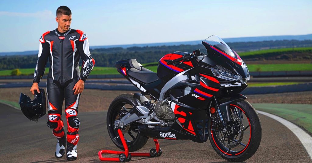 অবশেষে দাম জানা গেল নতুন Aprilia RS 457 এর, KTM এর থেকে কতটা দামী এই নতুন বাইক! অবশেষে দাম জানা গেল নতুন Aprilia RS 457 এর, KTM এর থেকে কতটা দামী এই নতুন বাইক!