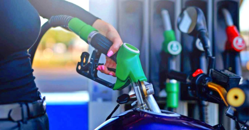 Bike Tips: ভুলেও করবেন না এই কাজগুলো, নাহলে আপনার বাইকের মাইলেজ কমে যাবে অনেকখানি